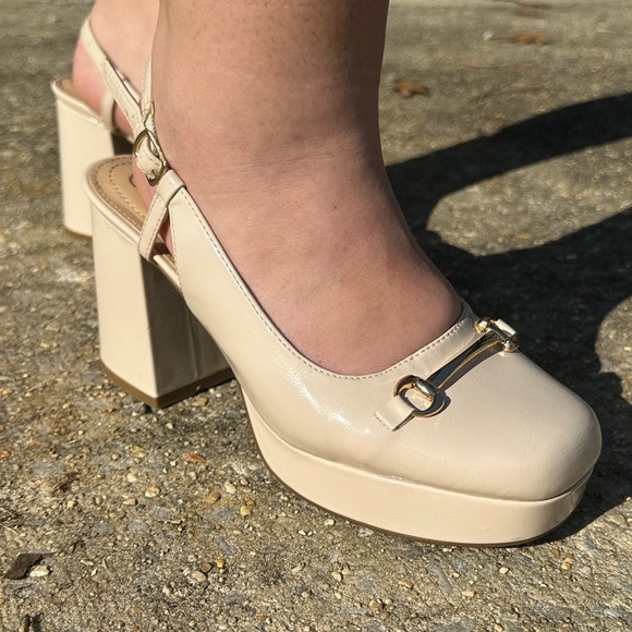 Comfort Est 1946 Elegant Cream Platform Heels - Picture 2 of 6